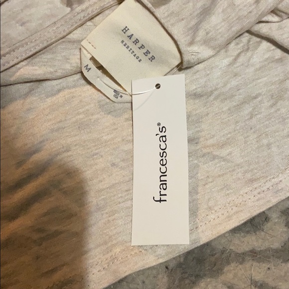 Short sleeve back cut out - Picture 4 of 4